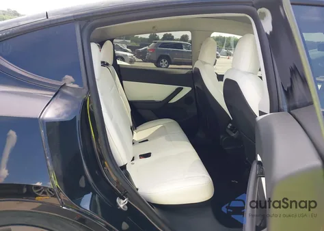 2020 Tesla Model Y Long Range Dual Motor All-Wheel Drive z USA, uszkodzony, nr VIN 5YJYGDEE2LF032643